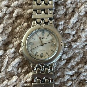 Geneva women’s vintage‎ Y2K bracelet wristwatch length: 7 inches